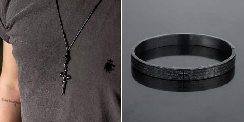 Imagem a direita de um homem usando colar e a esquerda uma pulseira em destaque