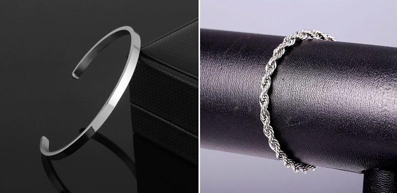 Imagem de duas pulseiras de aço inox