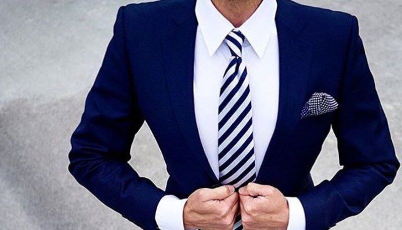 Homem de terno e gravata